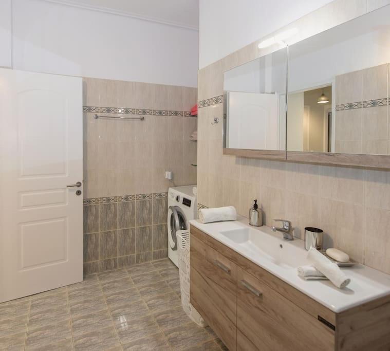 Thano'S Stylish Flat Just 150M To The Beach Faraí エクステリア 写真